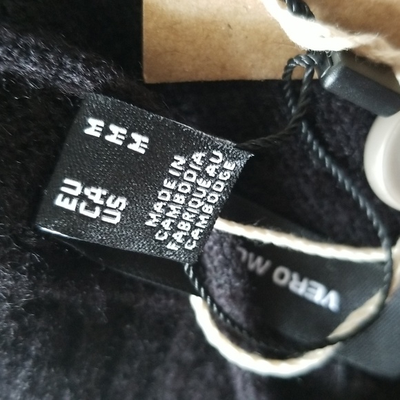 Top col V SLEEVLESS - Picture 3 of 8